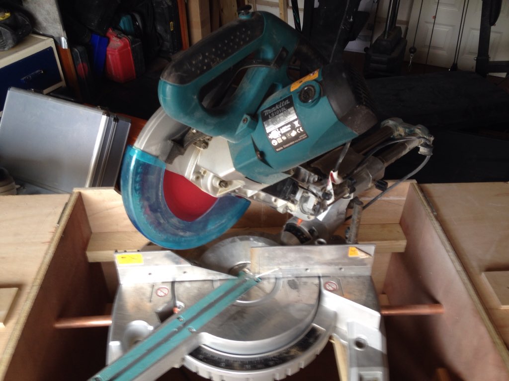 Cdab15's tweet photo. @MakitaUK  custom made workbench transport box for #mitresaw https://t.co/ccQwQiyFor