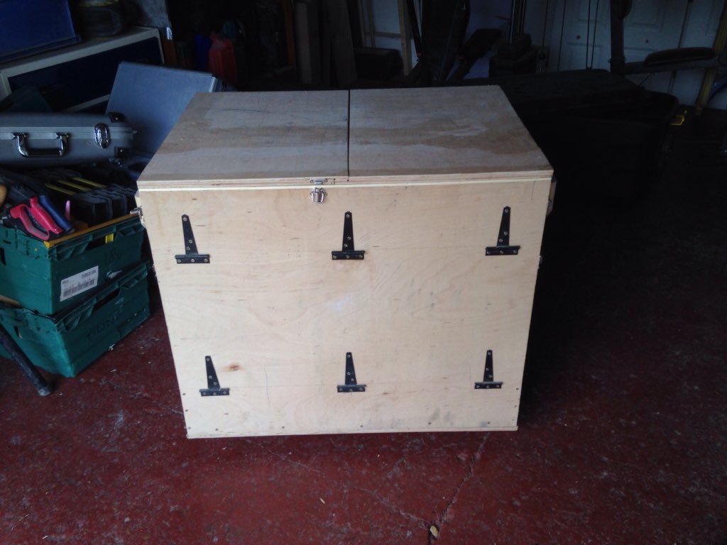 Cdab15's tweet photo. @MakitaUK  custom made workbench transport box for #mitresaw https://t.co/ccQwQiyFor