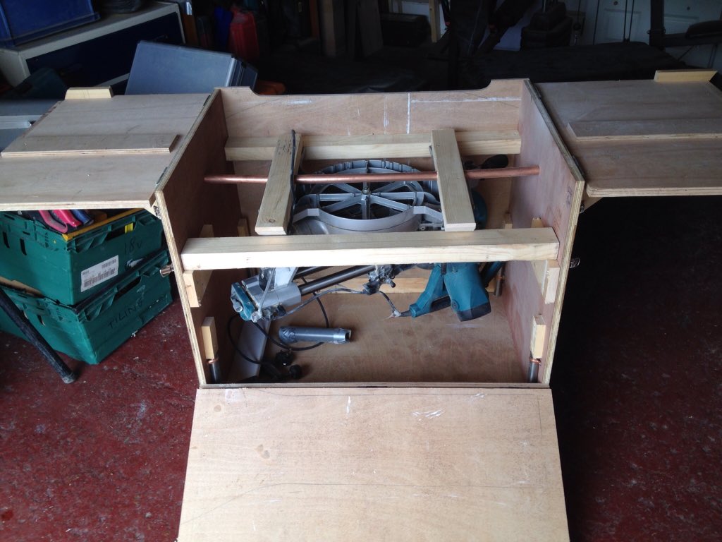 Cdab15's tweet photo. @MakitaUK  custom made workbench transport box for #mitresaw https://t.co/ccQwQiyFor