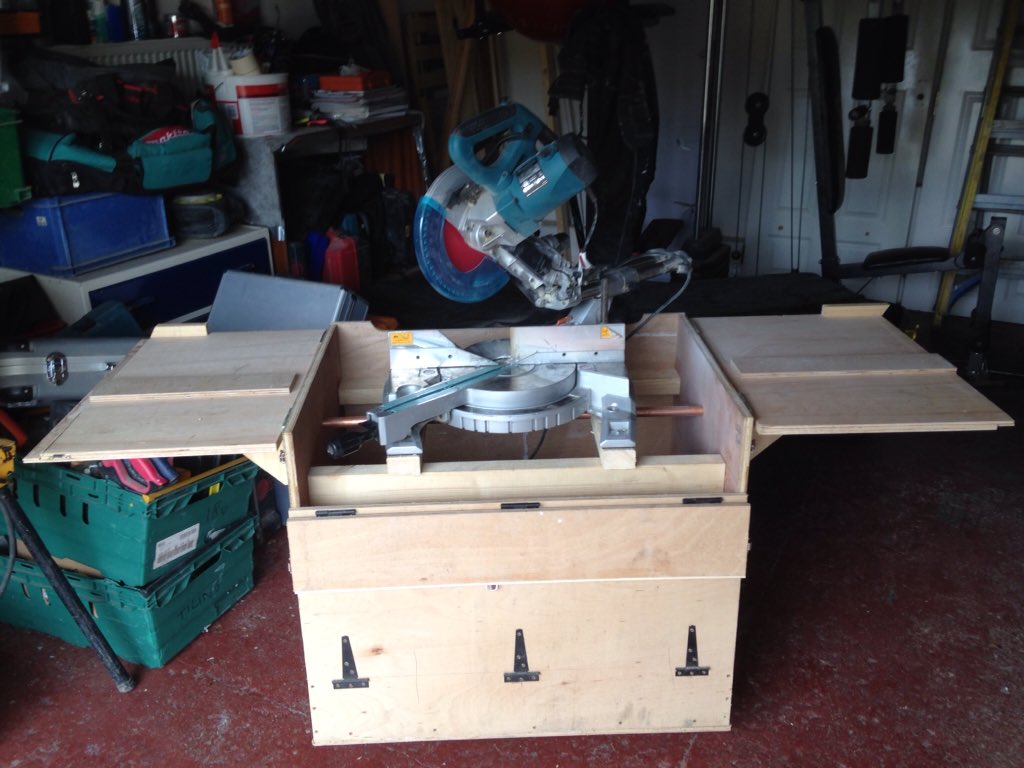 Cdab15's tweet photo. @MakitaUK  custom made workbench transport box for #mitresaw https://t.co/ccQwQiyFor