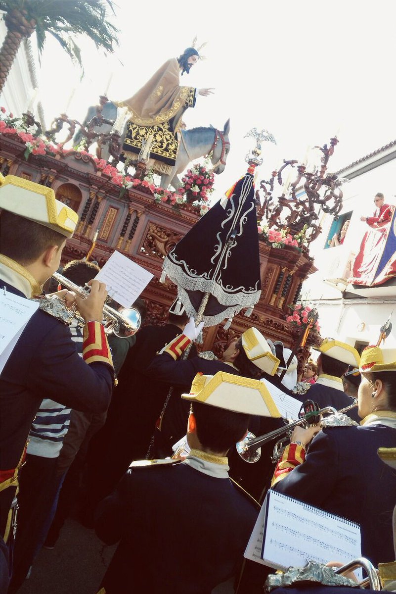 Aún asimilando lo vivido ayer con <a href="/BorriquitaPilas/">Borriquita de Pilas</a> en su salida procesional.
Gracias por hacernos participes de ella