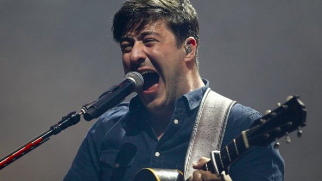 Cooperativa's tweet image. [Fotos] Mumford &amp;amp; Sons y su folk en Lollapalooza bit.ly/21D8bzp