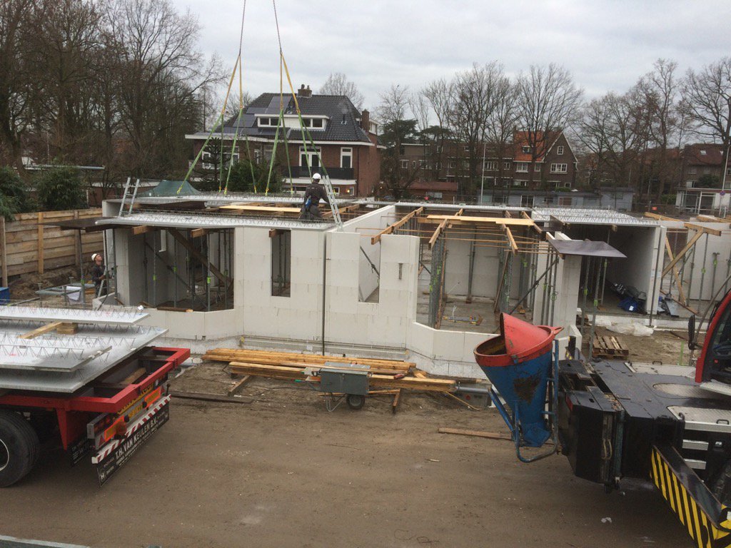VanmourikG's tweet photo. De wij Welgelegen Utrecht Eerste verdieping  breedplaat blok F gelegd  @JPvanEesterenBV https://t.co/FfzHUEHuLf