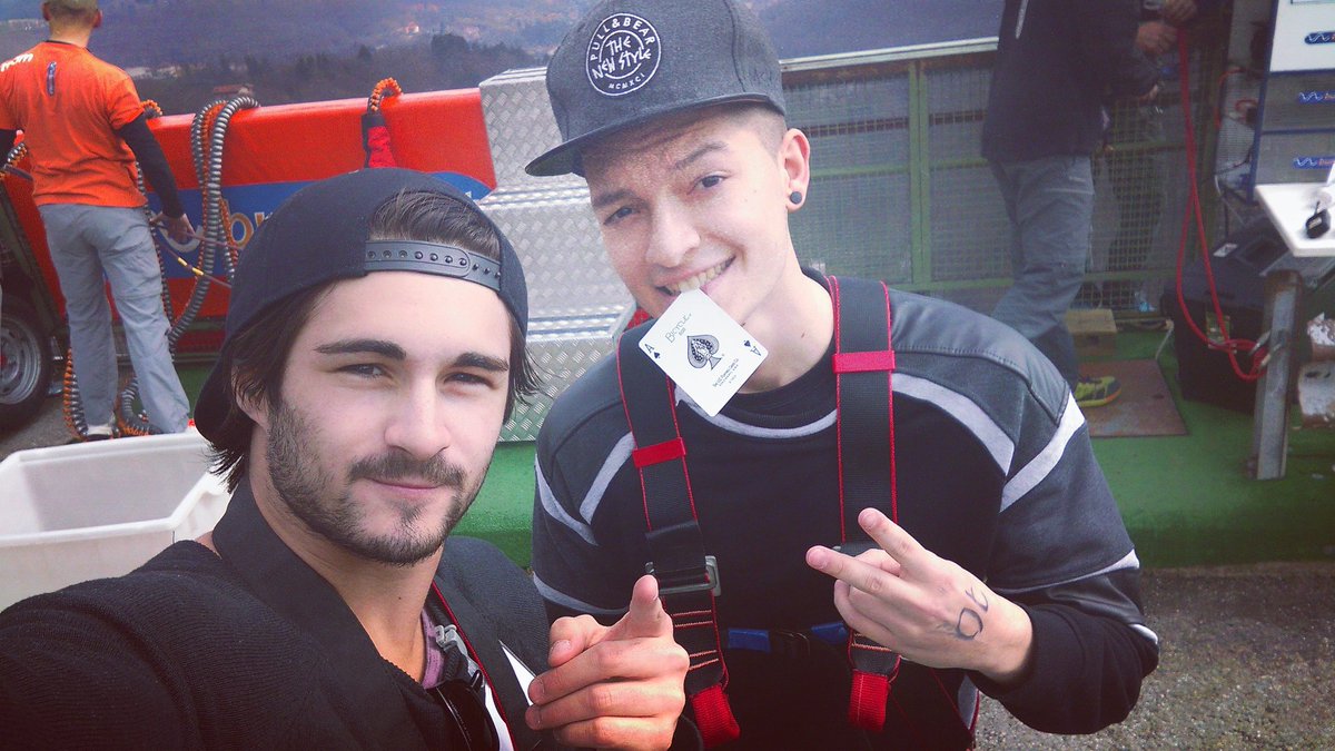 LiveMultiVersa's tweet photo. Un mago volante! โ๐โ
#Collaboration
#MultiVersa #TheNewMagicWizard #livemultiversa #AlexMultiversa #bungeejumping https://t.co/9DqUMJfvOj