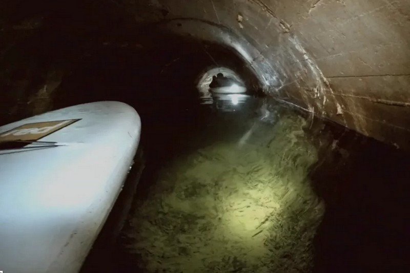 SUPjournal's tweet photo. Vidéo : Du SUP underground dans un bunker - https://t.co/FTMJMEmfnx https://t.co/MyD3behM4H