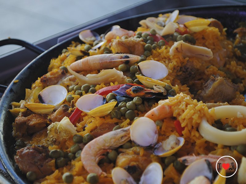 ElSabrosoMadrid's tweet photo. La tradición mediterránea también tiene un hueco entre la amplia variedad que ofrecemos... #ElSabroso #TakeAway https://t.co/UFHNK1RhqU
