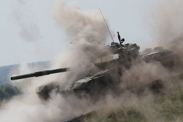 Появилось #фото #Т90, уцелевшего при попадании #ракеты в #Сирии:
rg.ru/2016/03/21/fot…