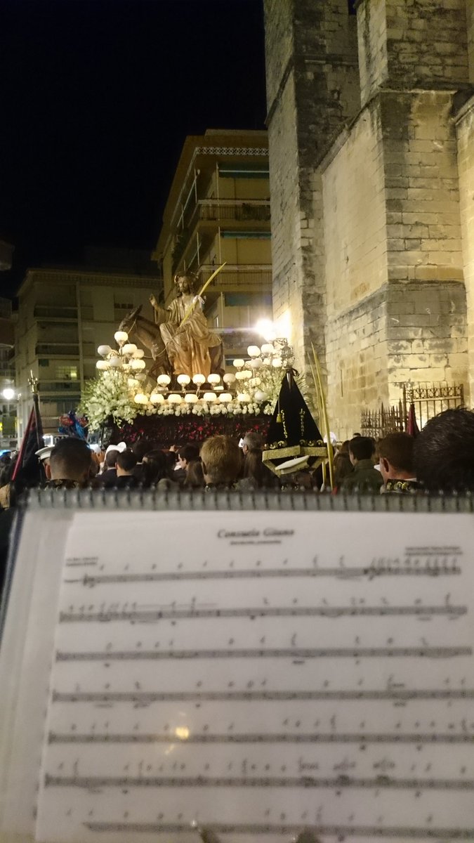 Agradecer el trato recibido una vez mas a la cofradia de jesus en su entrada en jerusalen de lucena #s.santa2016amh