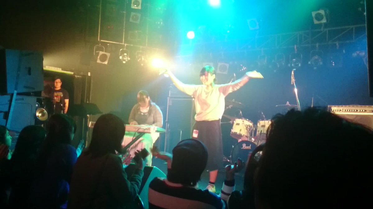 m_e_chan_'s tweet photo. 卒業おめでとうございます🌸素敵な先輩や先生にめぐり会えて良かったねー✧ฺ･｡(✪▽✪)bこんなに心に残るライブ初めて✧*#ARROW YOUTH卒業ライブ‼ https://t.co/5TLK3xRtLj