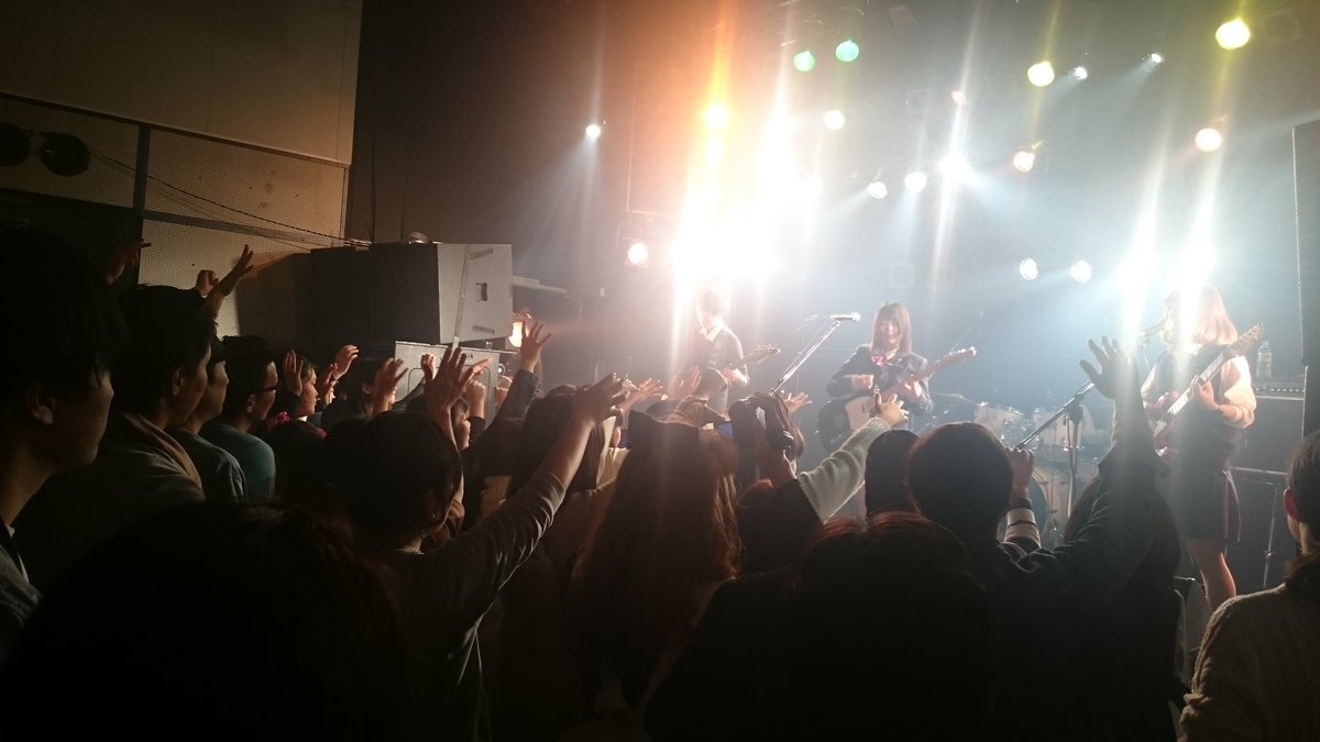 m_e_chan_'s tweet photo. 卒業おめでとうございます🌸素敵な先輩や先生にめぐり会えて良かったねー✧ฺ･｡(✪▽✪)bこんなに心に残るライブ初めて✧*#ARROW YOUTH卒業ライブ‼ https://t.co/5TLK3xRtLj