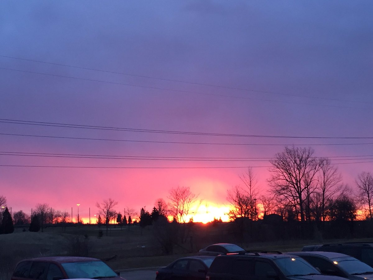 CstTaraso9345's tweet photo. That is the sunrise in @townofoakville #Oakville this morning as seen from @HaltonPolice HQ. #NotAfire https://t.co/KnYiayaFWa