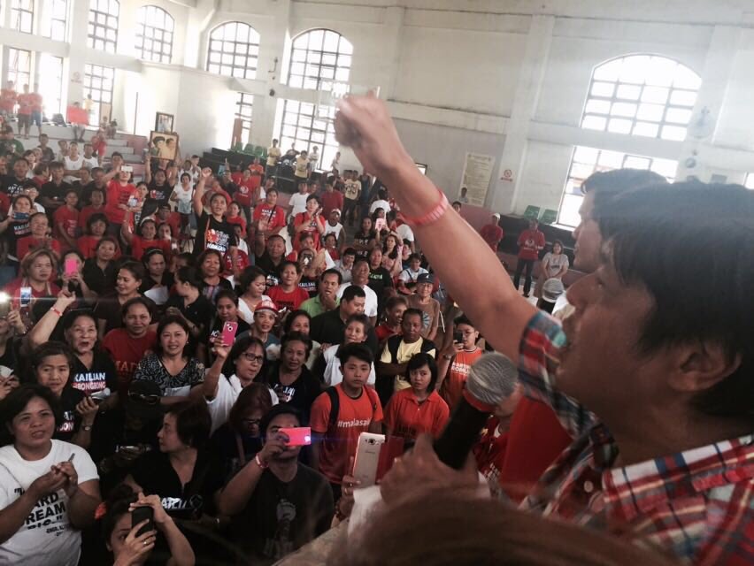 bongbongmarcos's tweet photo. NOW: @bongbongmarcos' Unity Caravan goes around Makati City 😊✌🏼️ #BBM4VP #TayoAngBukas https://t.co/HlviZknu0g