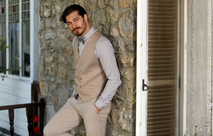 temizmagazin's tweet photo. Çağatay Ulusoy David Beckham'ı solladı!

https://t.co/RyGqZm2bav https://t.co/AX7EXVDrhX