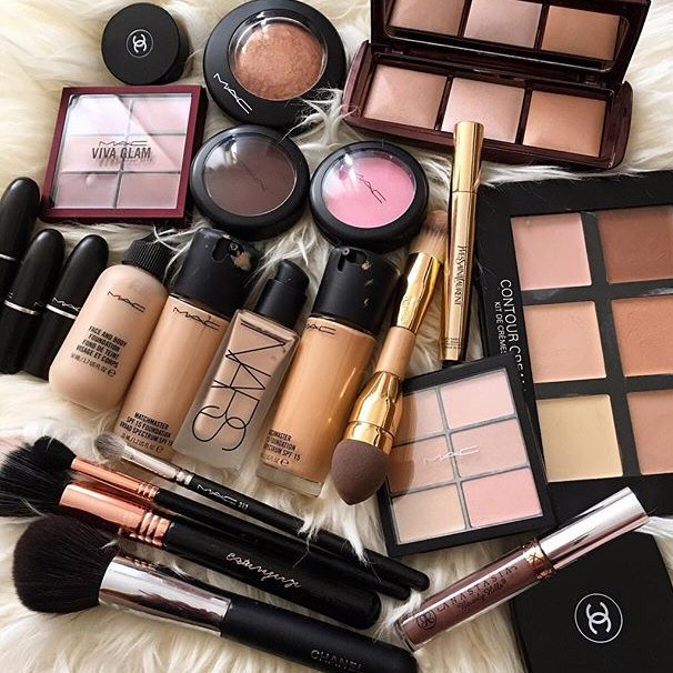 Косметика высшего качества. Ассортимент косметики. Косметика. Декоративная косметика. Декоративная косметика.