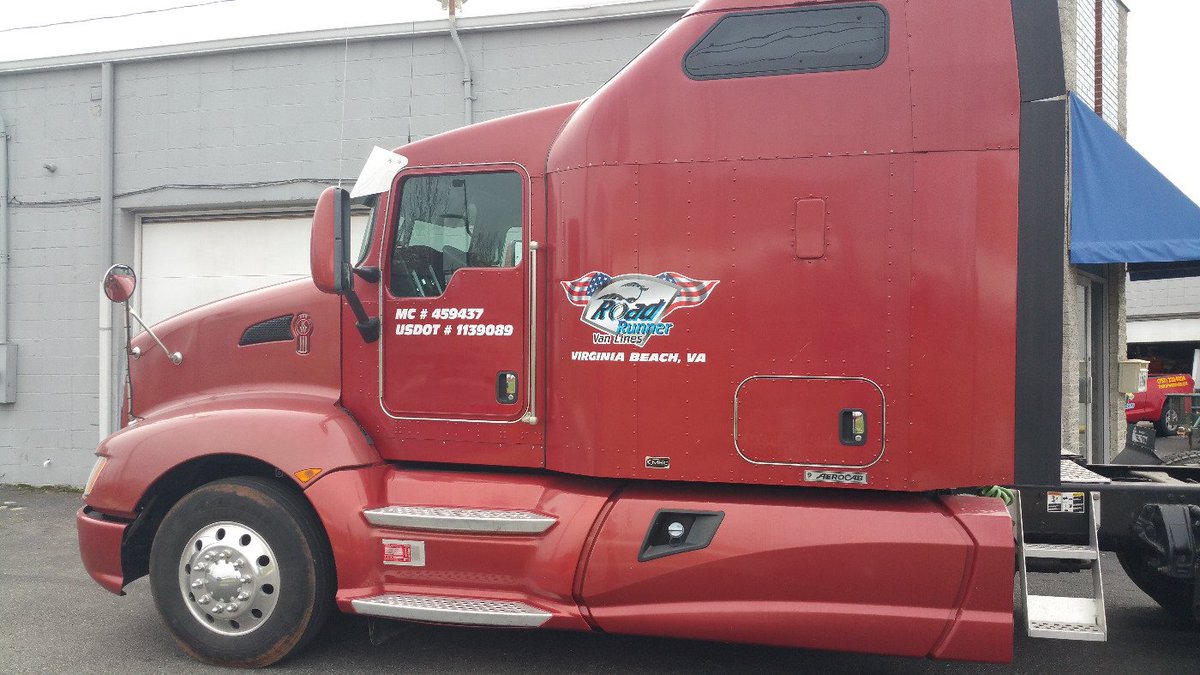 Upwardsigns's tweet photo. Truck Decals installation https://t.co/RRecJU0u67