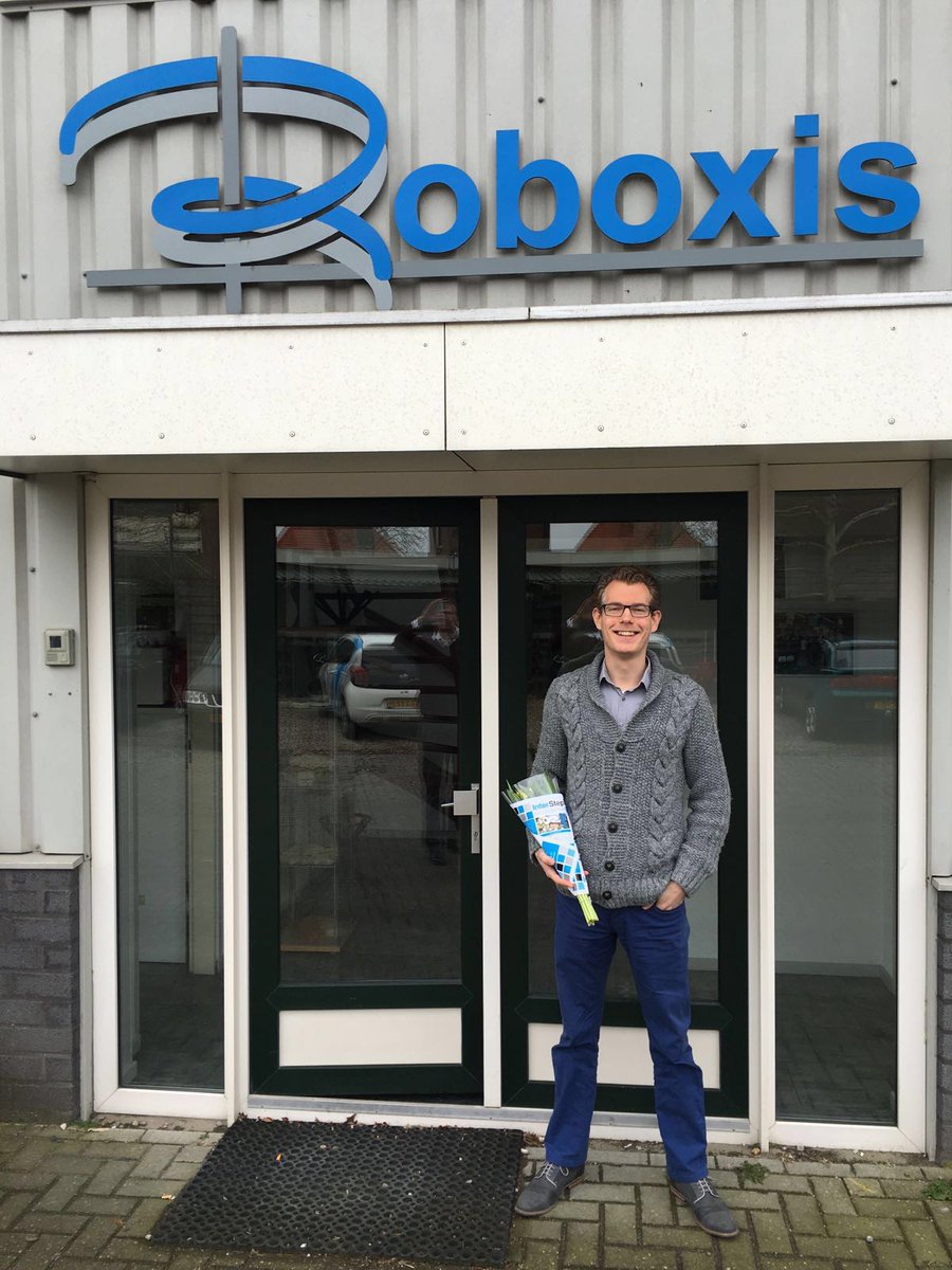interstepbv's tweet photo. Wie wordt er nou niet vrolijk van een bosje tulpen? #Roboxis #TulpenvanInterstep https://t.co/kAzX0xDwT3