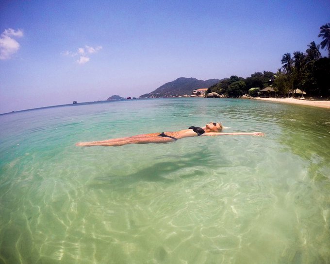 🐠 just me and the sea. No where I would rather be. 🌴 https://t.co/9UT77jDWWJ