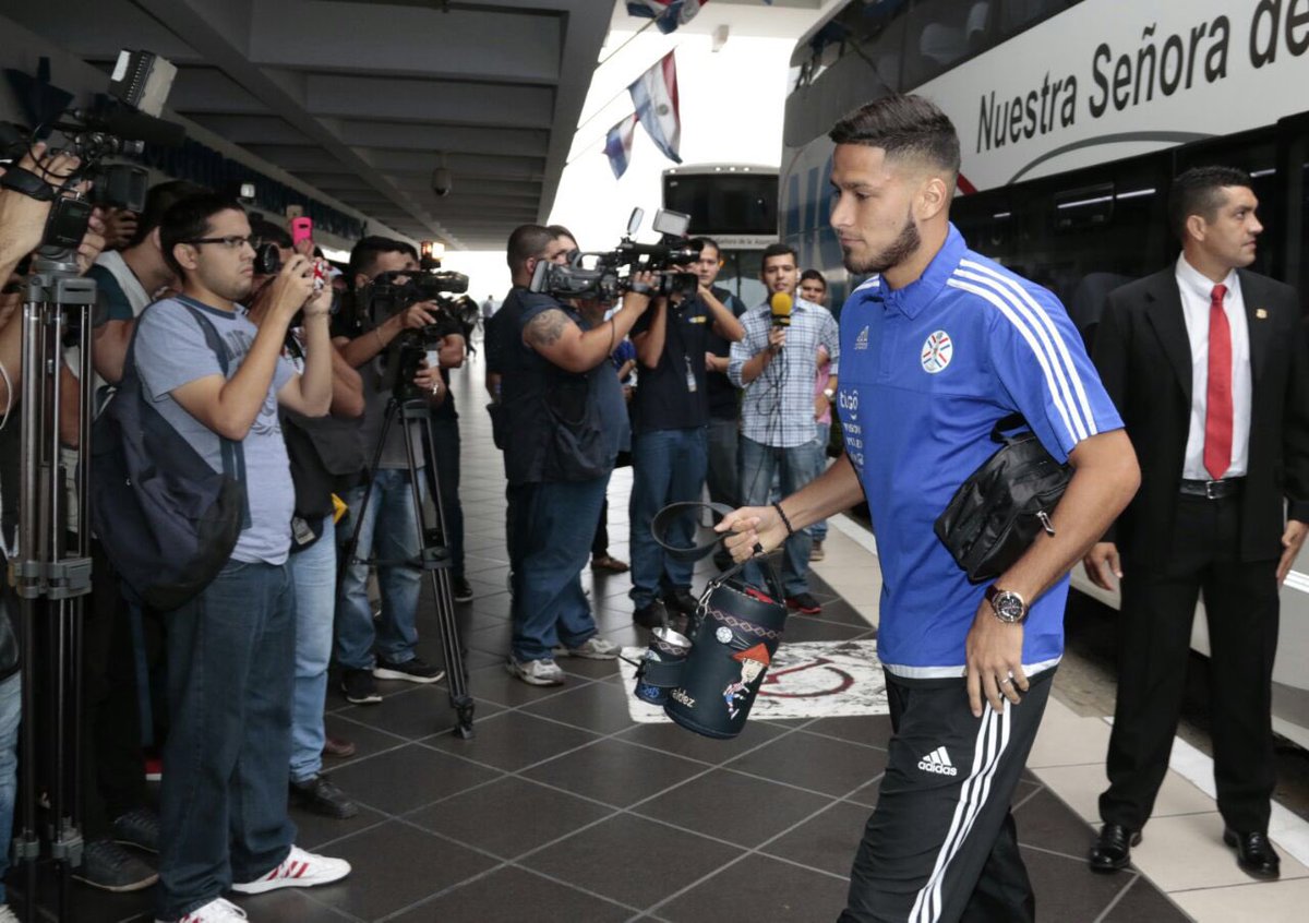 Albirroja's tweet photo. 📷 #Albirroja Postales del viaje 🛫 de la Selección a Ecuador #Eliminatorias #AlbirrojaSiempre ⚪️🔴 #VamosParaguay🇵🇾 https://t.co/9lBb9ErSzQ