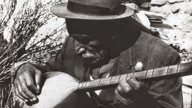 Kürt’ü Türk’ü ne Çerkez’i 
Hep Ademin oğlu kızı 
Beraberce şehit gazi 
Yanlış var mı ve neresi #AşıkVeysel