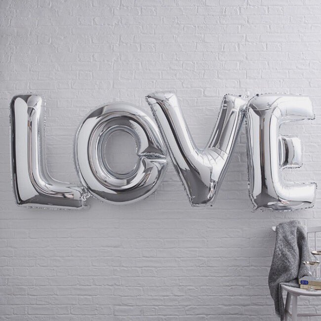 unabodaoriginal's tweet photo. Lunes, esos días en los que una necesita dosis extra de amor...  https://t.co/qrJTpPa0Sr #uboshop #globoslove #boda https://t.co/LsXmKRWWZy