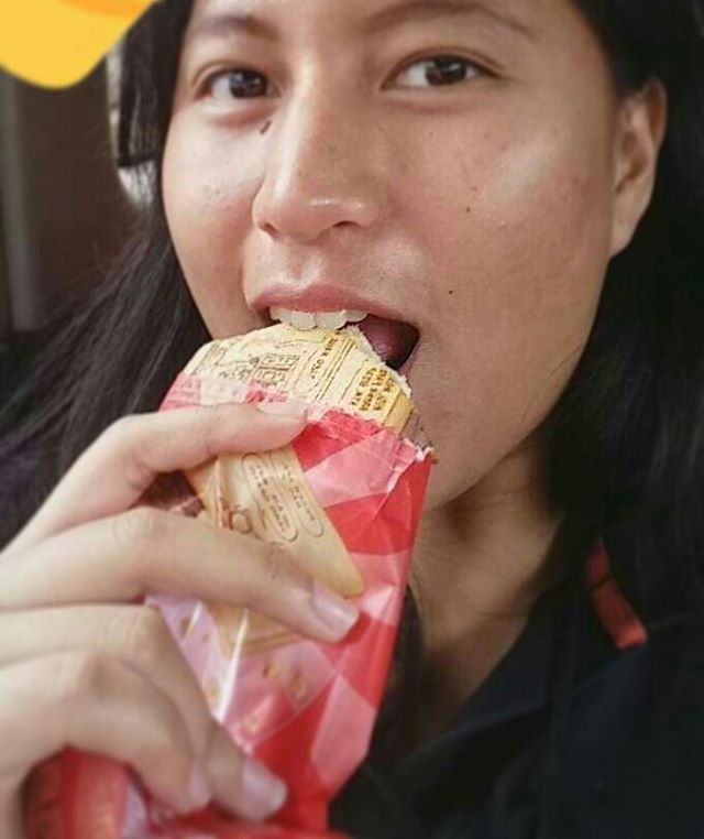 wallsidn's tweet photo. Pas ngemil  Wall's Ice Cream Sandwich @ooovv_ makan yg #TimVanila duluan. Kamu gmn? https://t.co/Jw7oBr2uZJ