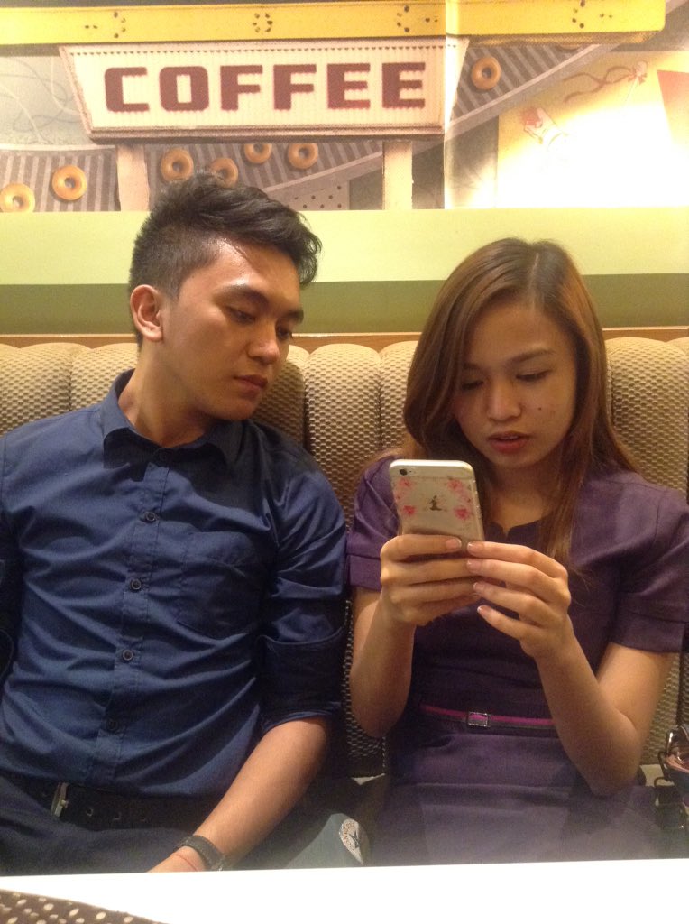 shemaiii's tweet photo. Annoying bitches!! Busy au snapchat Hahaha #workingbitches 😹😘 @ClydeBaltar @iamameerj https://t.co/2jhrVWG5T3