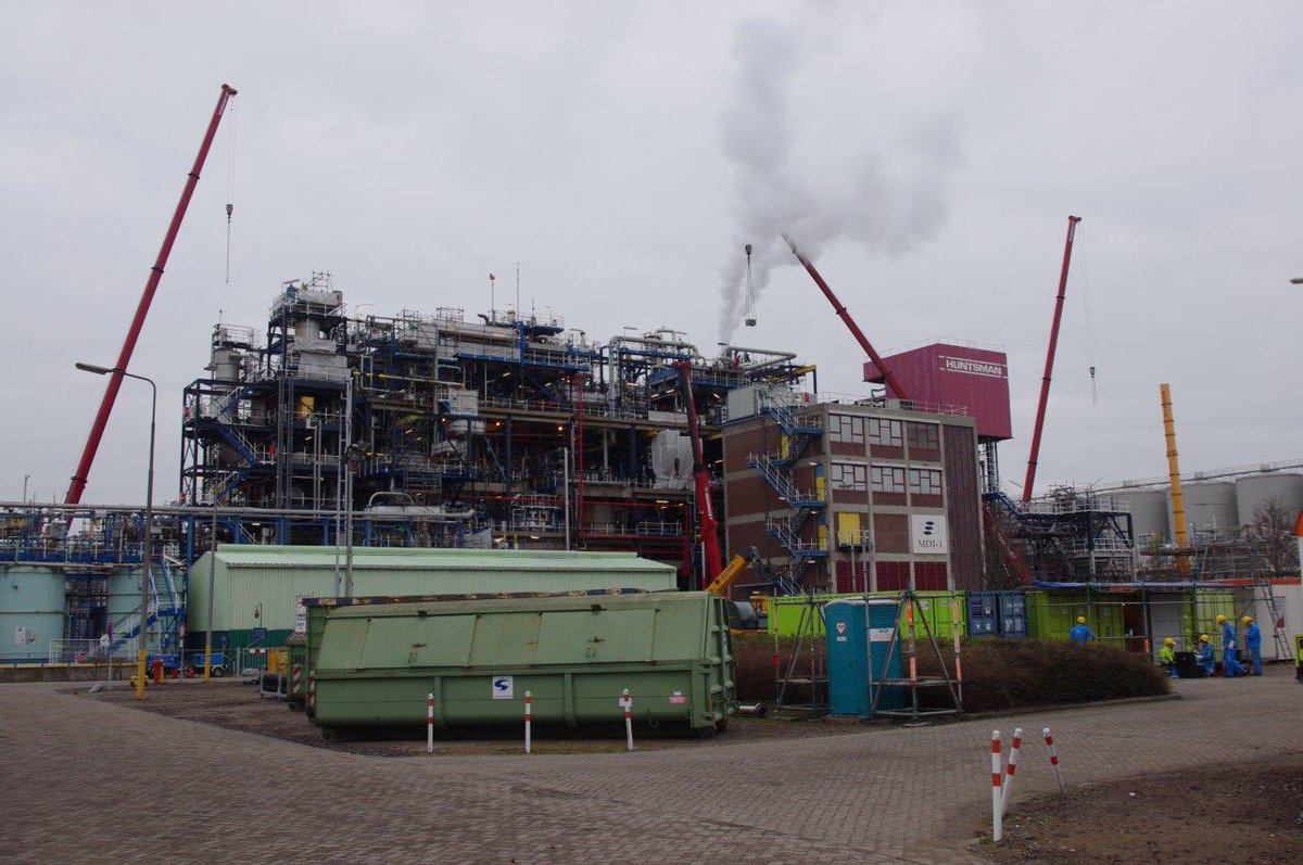 huntsmannl's tweet photo. De TurnAround van onze 'Grand Old Lady' is van start gegaan. 4 weken lang is het extra druk rond haventerrein 5210. https://t.co/tdEToPstJR
