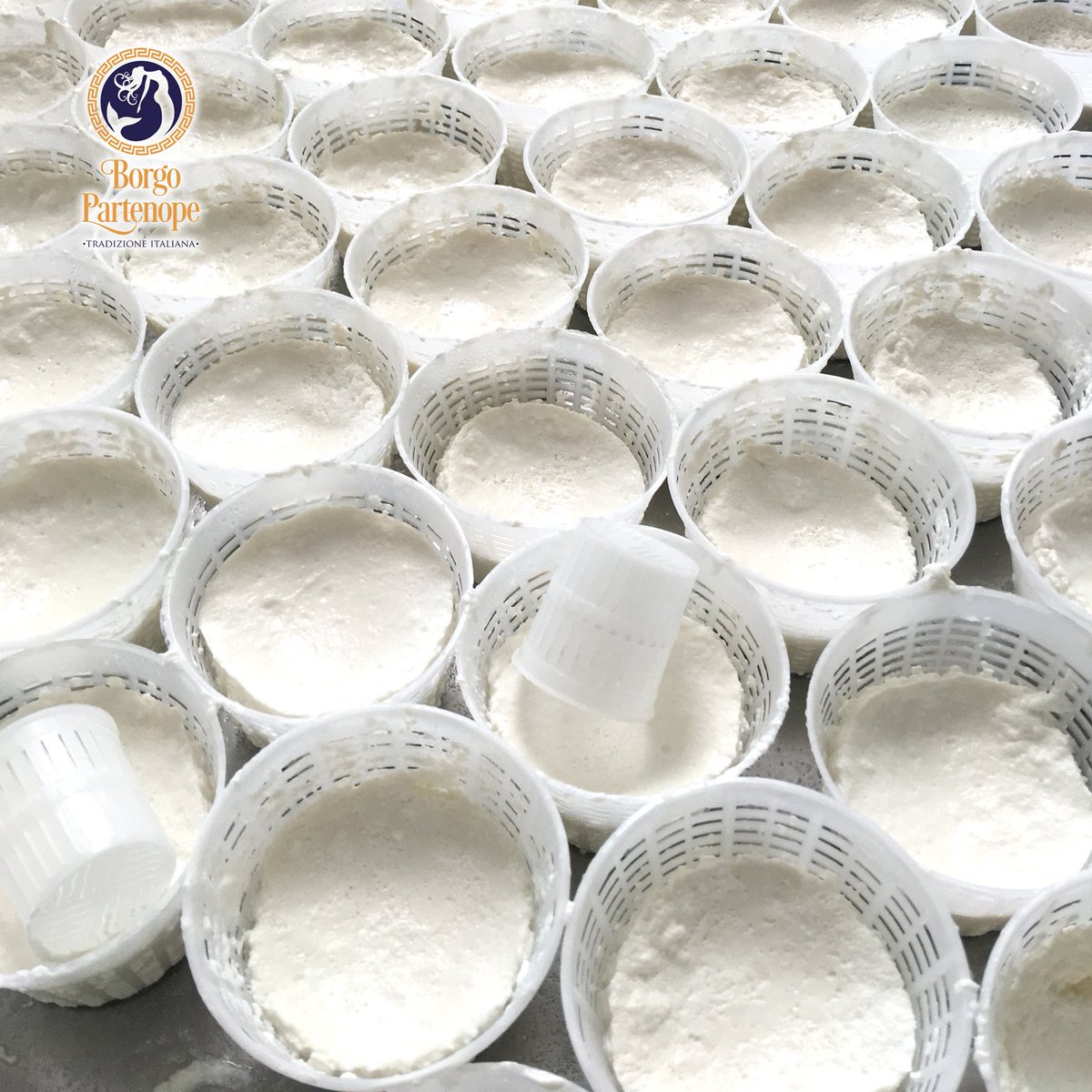 borgopartenope's tweet photo. Buon inizio settimana! #BorgoPartenope vi offre la migliore #ricotta di #bufala per #Pasqua. https://t.co/xkLp1AKDqz https://t.co/Z5gQdpZgfX