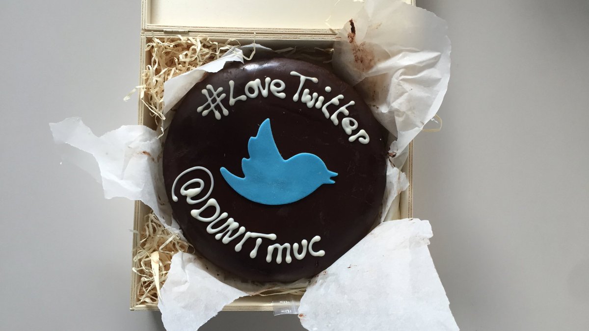 eightydots's tweet photo. Hey Geburtstagskind @TwitterDE - ihr habt uns falsch geschrieben ;) Sollen wir noch warten? #LoveTwitter @DUNITmuc https://t.co/3giqE6a9VV