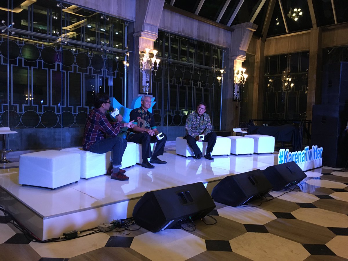 Hai! <a href="/TwitterID/">Twitter Indonesia</a> Iis lg disini! :)

#KarenaTwitter Iis bisa ngajak warga Bandung untuk lebih #sayangbandung :)