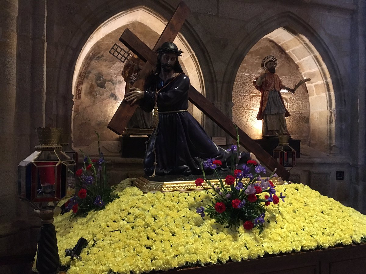 Xto. Batallas Ávila (@xtobatallasvila) on Twitter photo Ya hemos sido bien recibidos en la Concatedral de Santa María por nuestros hermanos de <a href="/CristoBatallasC/">BATALLAS - Cáceres</a> Ya hemos sido bien recibidos en la Concatedral de Santa María por nuestros hermanos de <a href="/CristoBatallasC/">BATALLAS - Cáceres</a>