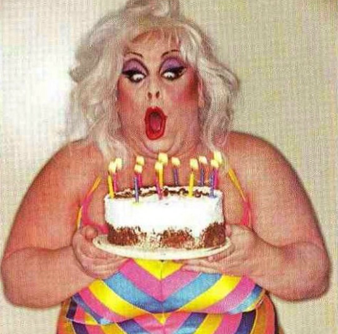 Dartia_'s tweet photo. @Lanushkaa daudz laimes Tev dzimšanas dienā, lai Tev 19 kūkas un 1 svecīte 🎂🎉🎉😽galvenais-nedalies! https://t.co/vLK1R7Q61c
