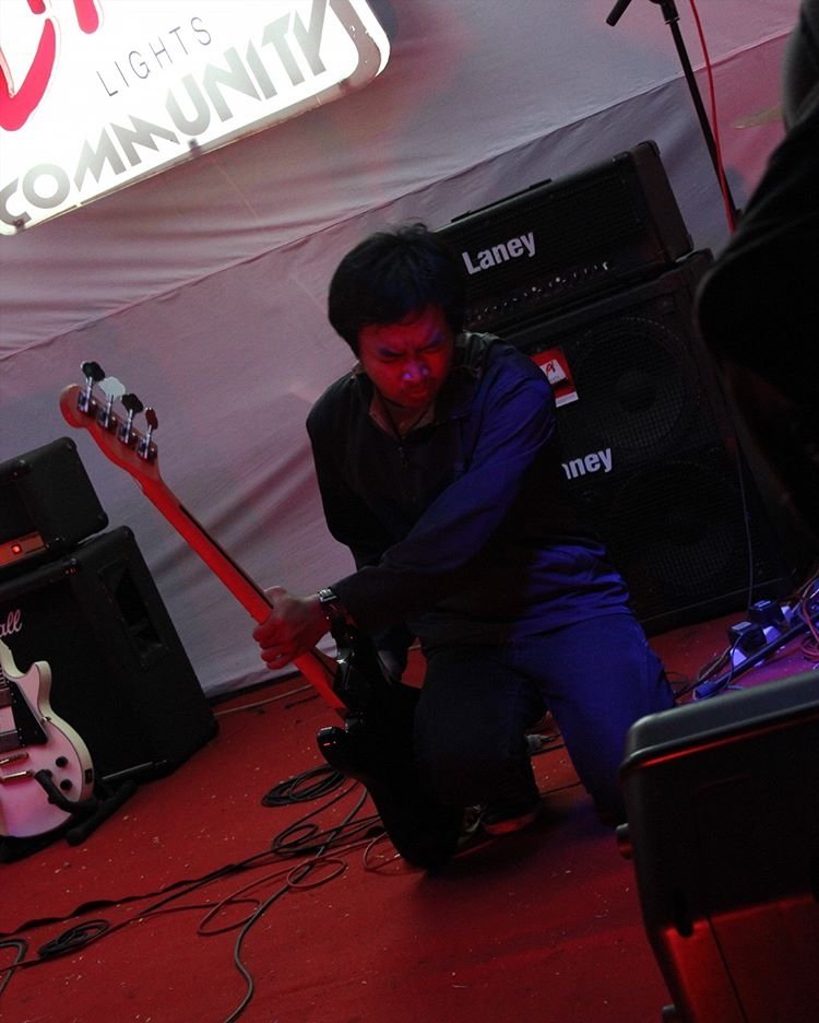 Selamat tahun baru @romipos pemegang kendali bass di setiap lagu kami, sehat dan sukses selalu...