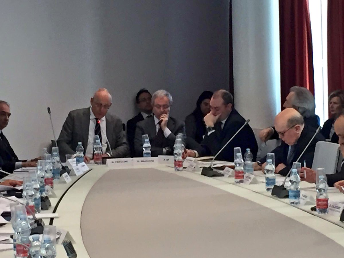 mauro_parolini's tweet photo. #DilloallaLombardia da tavolo #sviluppoeconomico tante conferme di buon governo e spunti interessanti su nuove sfide https://t.co/2IFDgEIFtO