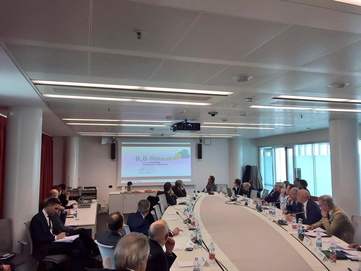 mauro_parolini's tweet photo. #DilloallaLombardia da tavolo #sviluppoeconomico tante conferme di buon governo e spunti interessanti su nuove sfide https://t.co/2IFDgEIFtO