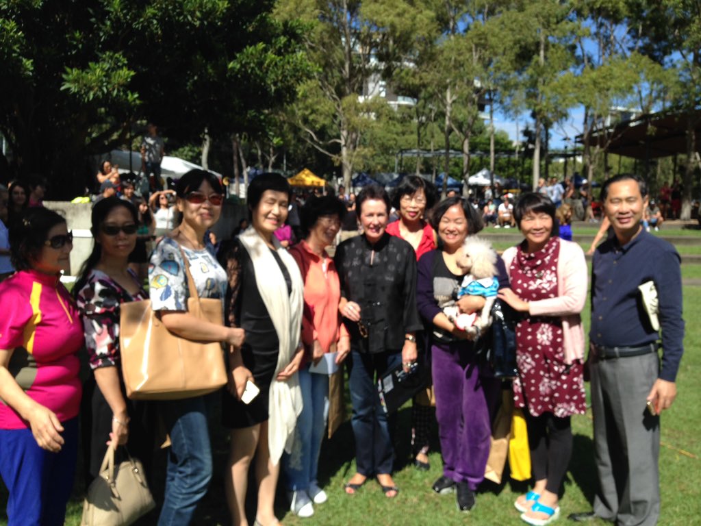 mishydeecee's tweet photo. Aspire to #harmonyday in #zetland AMEP students thrilled to meet @CloverMoore https://t.co/kSJdIekNZV