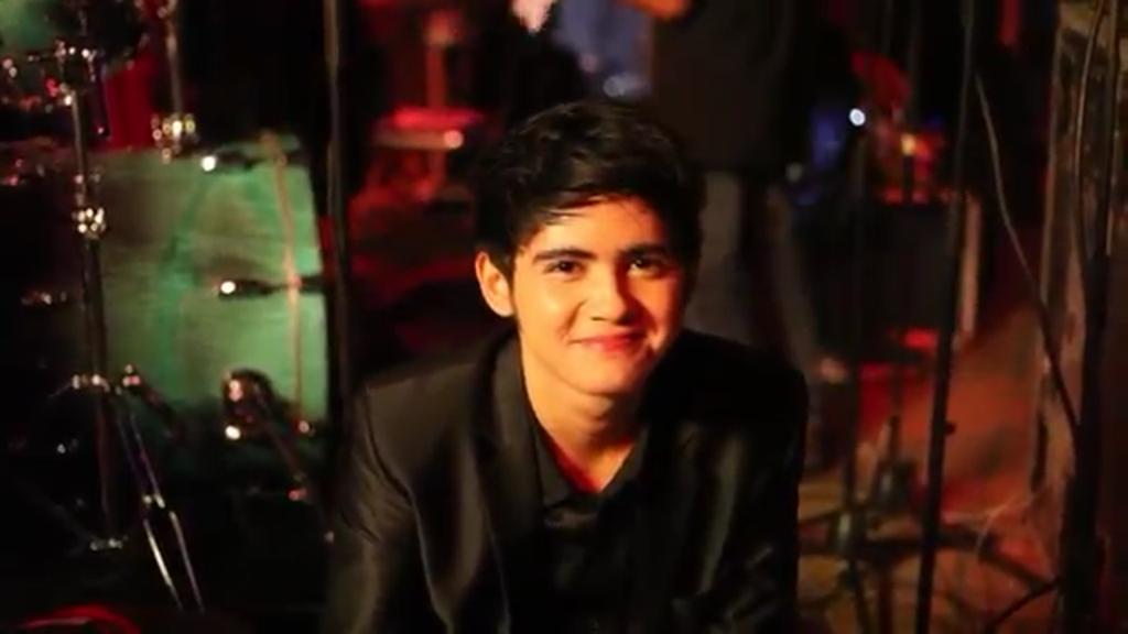 Sambil gempur hashtag, yuk monggo ditonton MV Pergi Dari Hatiku ▶ m.youtube.com/watch?v=K1rm5k… #AliandoAtHutIniTalkShow