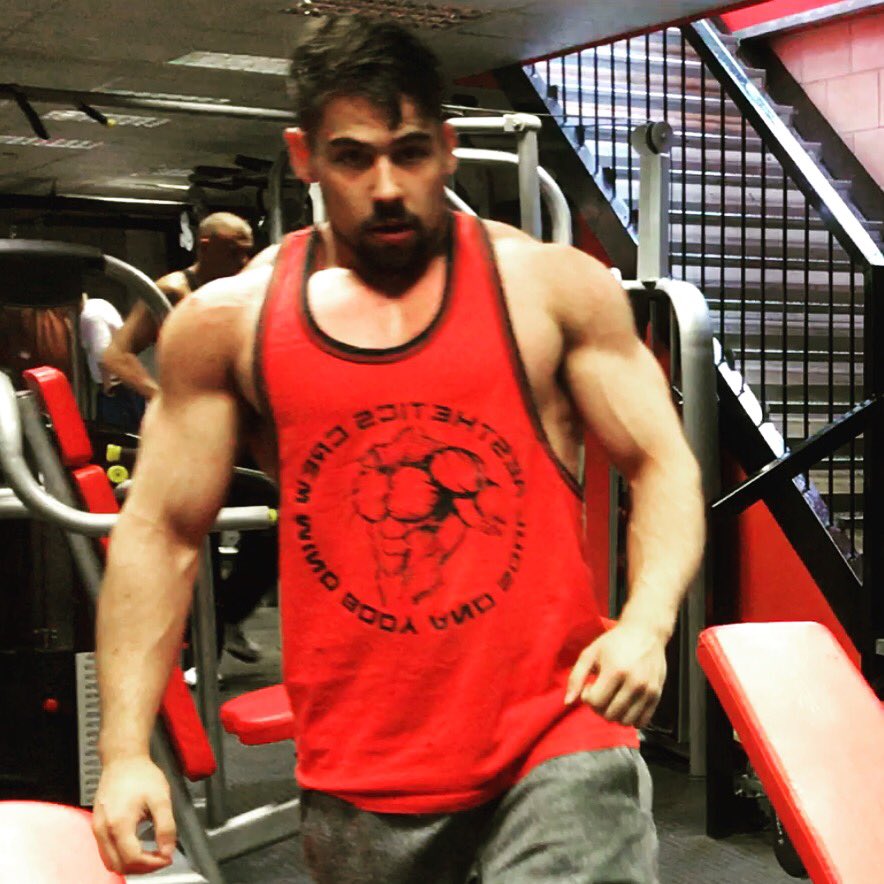 ShreddybrekGYM's tweet photo. During a shoulder #workout . #folloback for more #bodybuilding and #fitness tips #fitforfood #fitfam https://t.co/7xHkPdUmkm