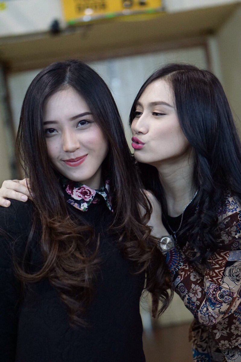 MelodyLaksani's tweet photo. Foto pertama💋 https://t.co/mFONBz9zsA