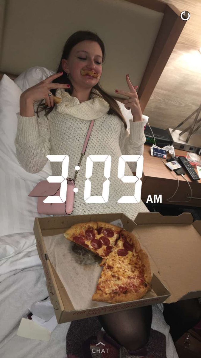 rachelwarden's tweet photo. When u eat an entire pizza in 9 minutes oops https://t.co/3dsO4QooYc