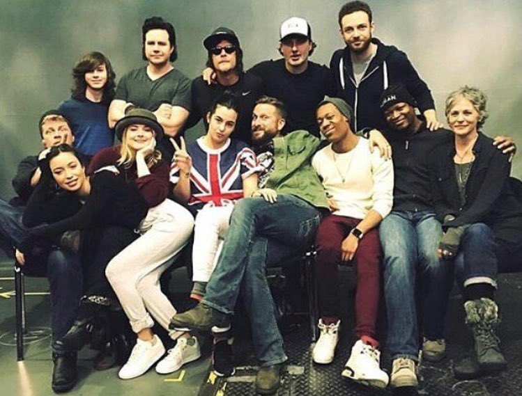 ALEX LOOKS SO CUTE HERE😭😭😭