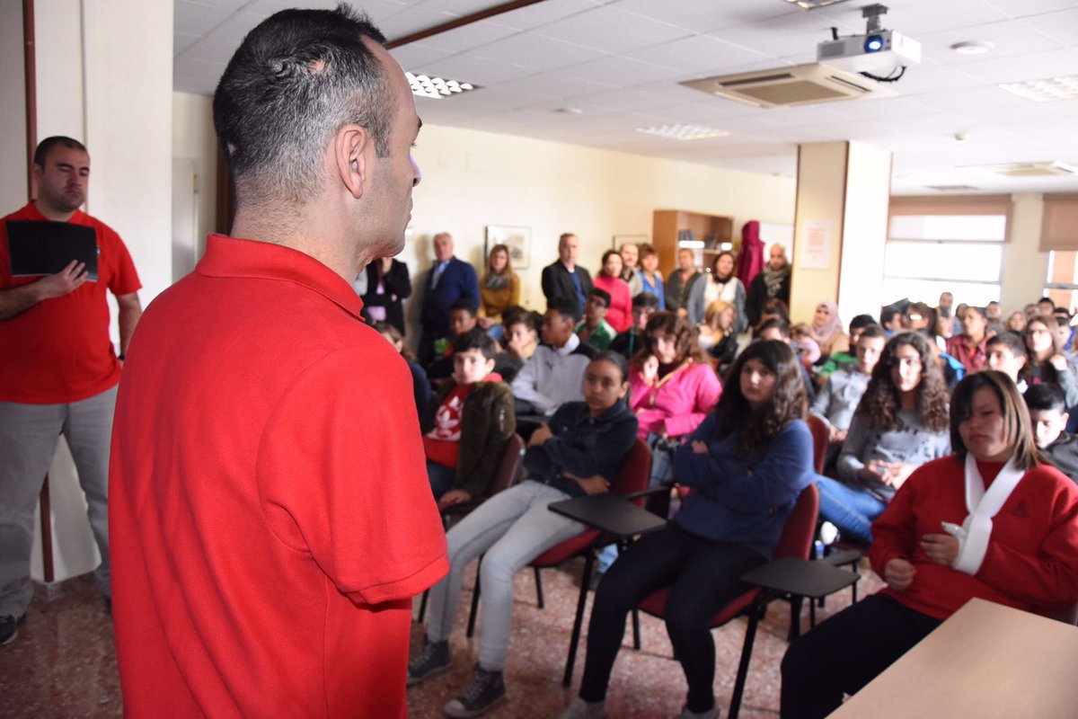 ¡Nueva charla de #Di_Capacidad en los colegios Santa Cruz y Santo Ángel de la Guarda con cuatro grandes deportistas!