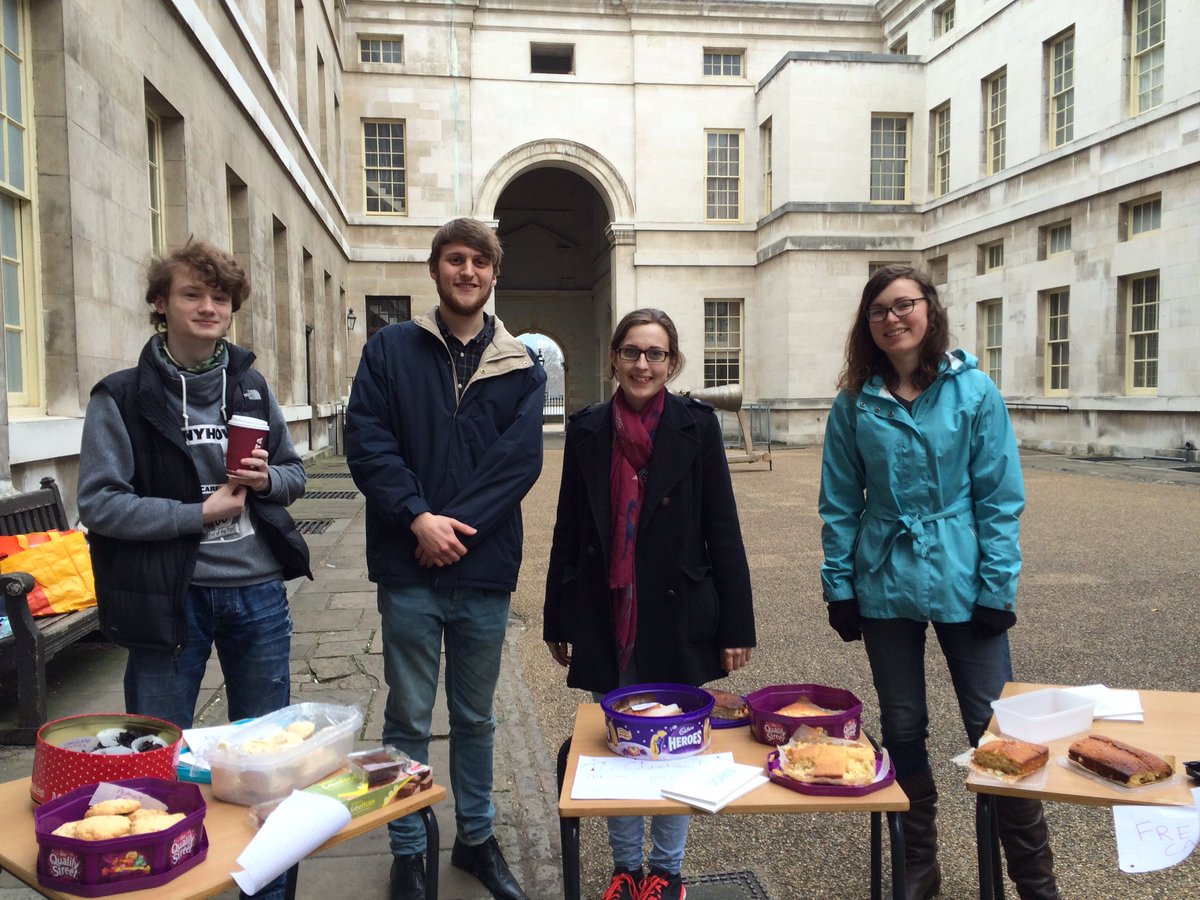 TrinityLabanCU's tweet image. Cake for a question is happening right now at KCC. Come chat to us and eat free cake!! #freecake #trinitylaban