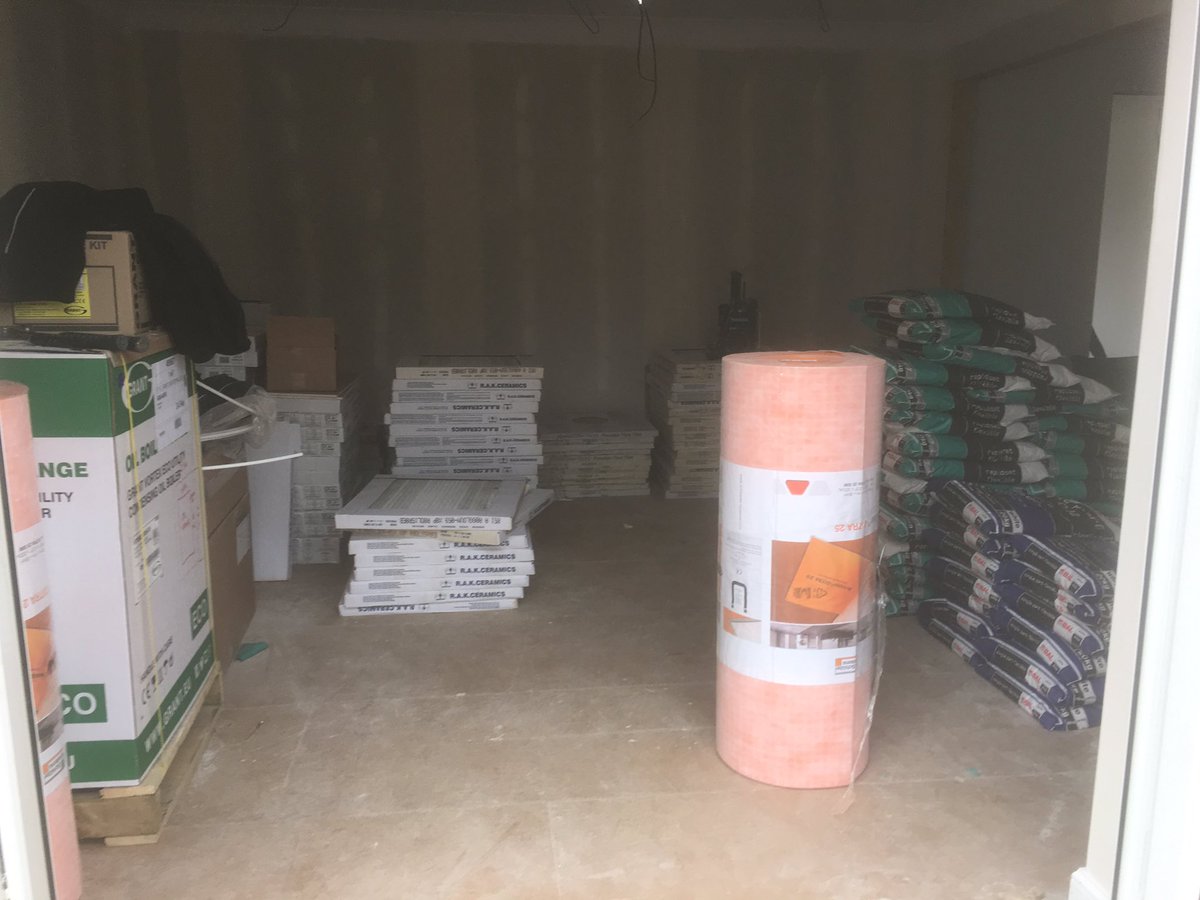 proftiling's tweet image. Started another new build today , first part 85m2 kitchen/dining/hall 👍  @BALtiling @SchluterSystems @Collinson_ltd