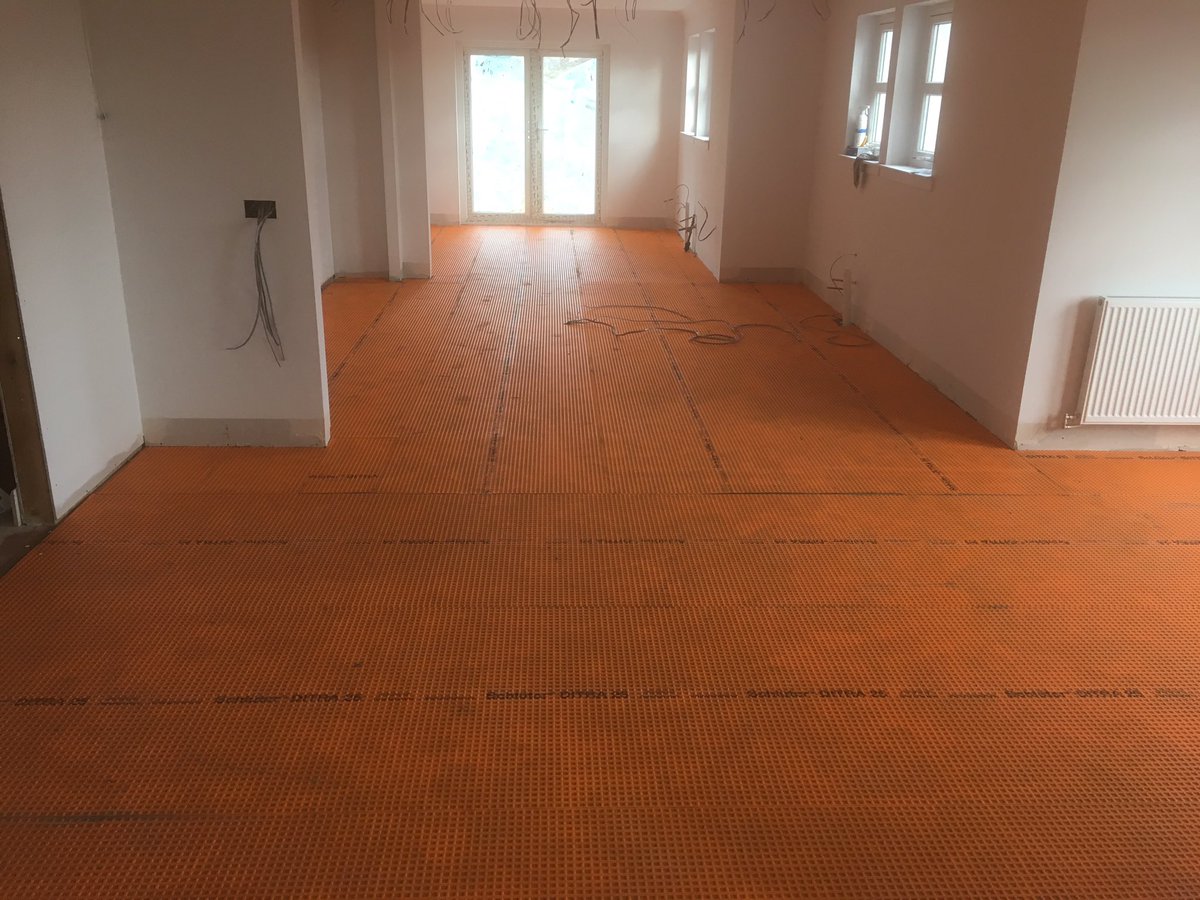 proftiling's tweet image. Started another new build today , first part 85m2 kitchen/dining/hall 👍  @BALtiling @SchluterSystems @Collinson_ltd