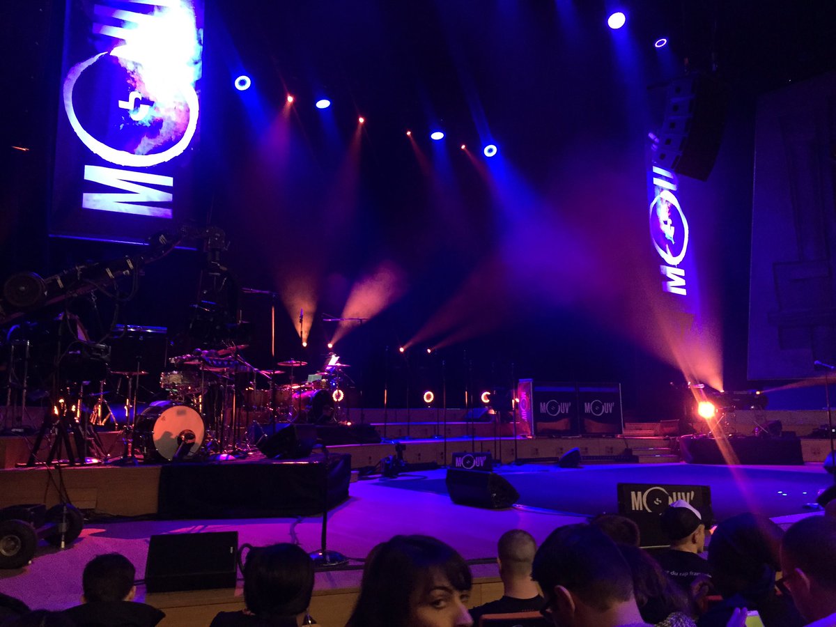 LePetitClo's tweet photo. On attends @KeryJames @mouv #ACESTour https://t.co/vDdm8KMrD2