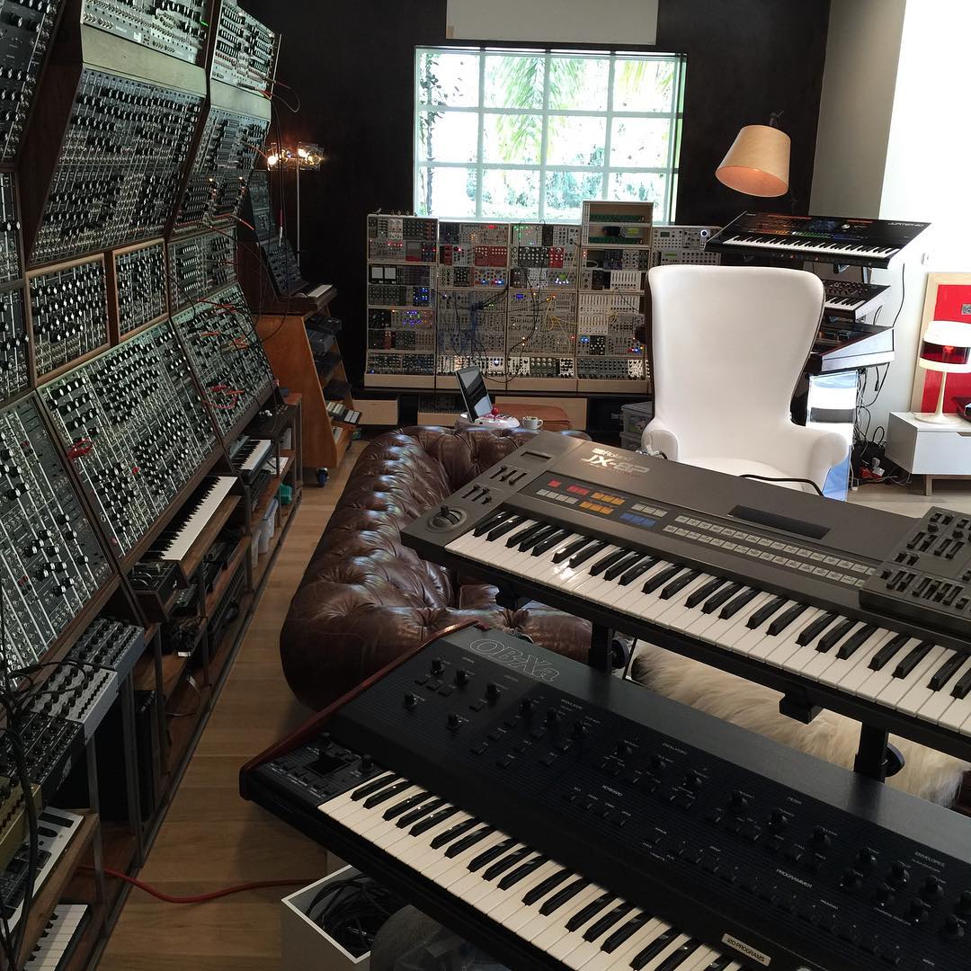Junkie_XL's tweet photo. Conjuring up some fancy #filmmusic! :) #SeeMyStudio #iFilmScoring https://t.co/Y3hzkZwseD