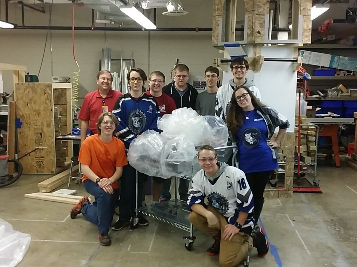 beckers227's tweet photo. Is it Friday yet @Bearbotics2358??!! #omgrobots #FRCStronghold #WisconsinRegionals #Coliftapult https://t.co/3mP73jJHTk