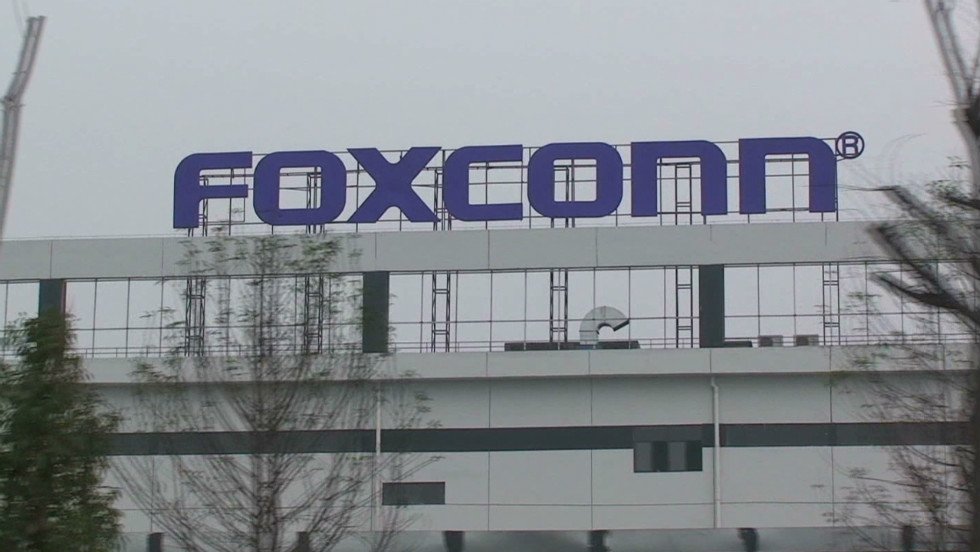 Dealerscope's tweet photo. #Foxconn will reportedly lower its offer to acquire #SharpCorp by around $898 million: https://t.co/Gf28xVGYoG https://t.co/VLwQglISwI