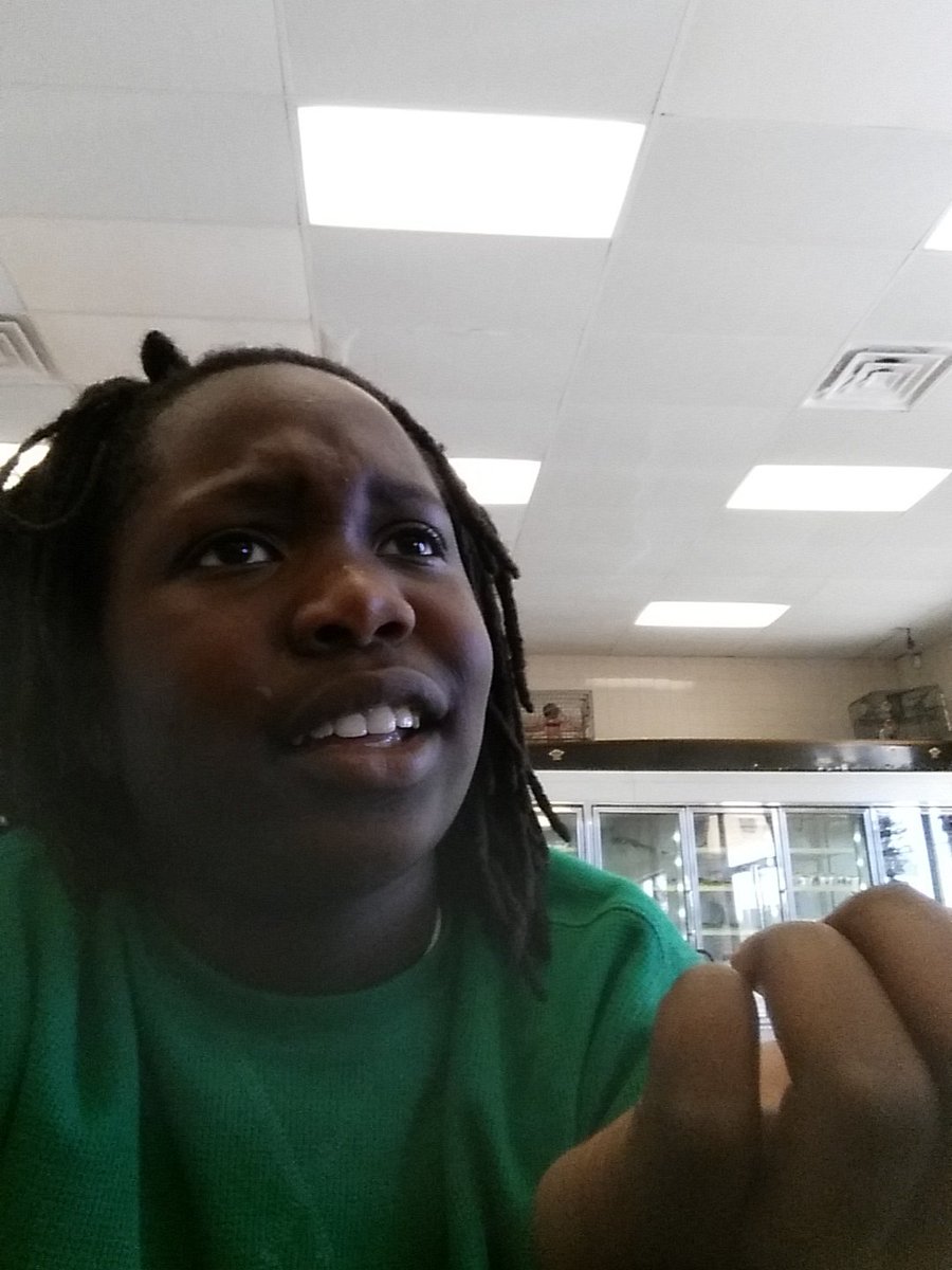 Iamkeylanmoses's tweet photo. Friend:im on a diet
Me:well why are you  eatting pizza.
Friend: IDK
Me: ....... https://t.co/1DjHpmCFvv
